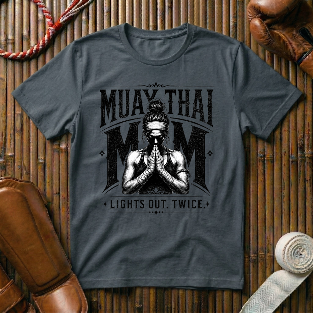 Muay Thai Mom - T‑Shirt