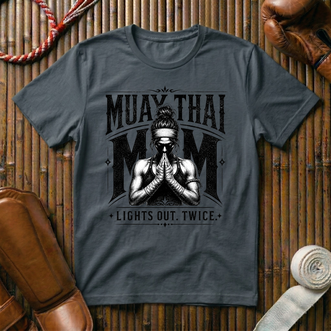 Muay Thai Mom - T‑Shirt