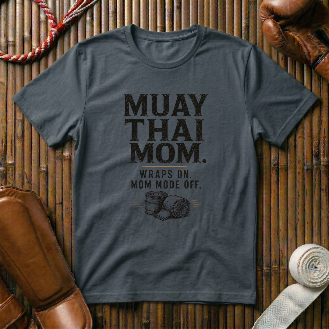 Muay Thai Mom - T‑Shirt