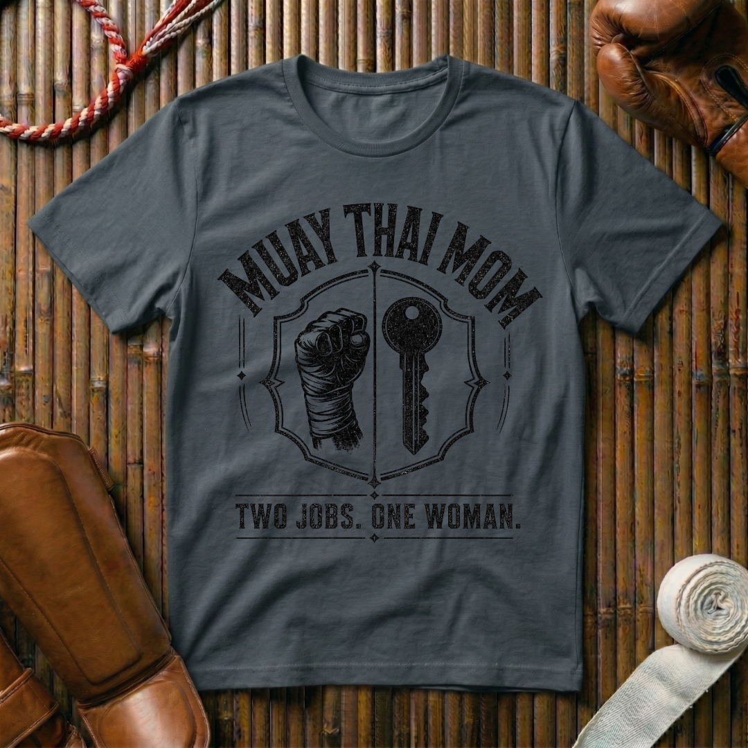 Muay Thai Mom - T‑Shirt