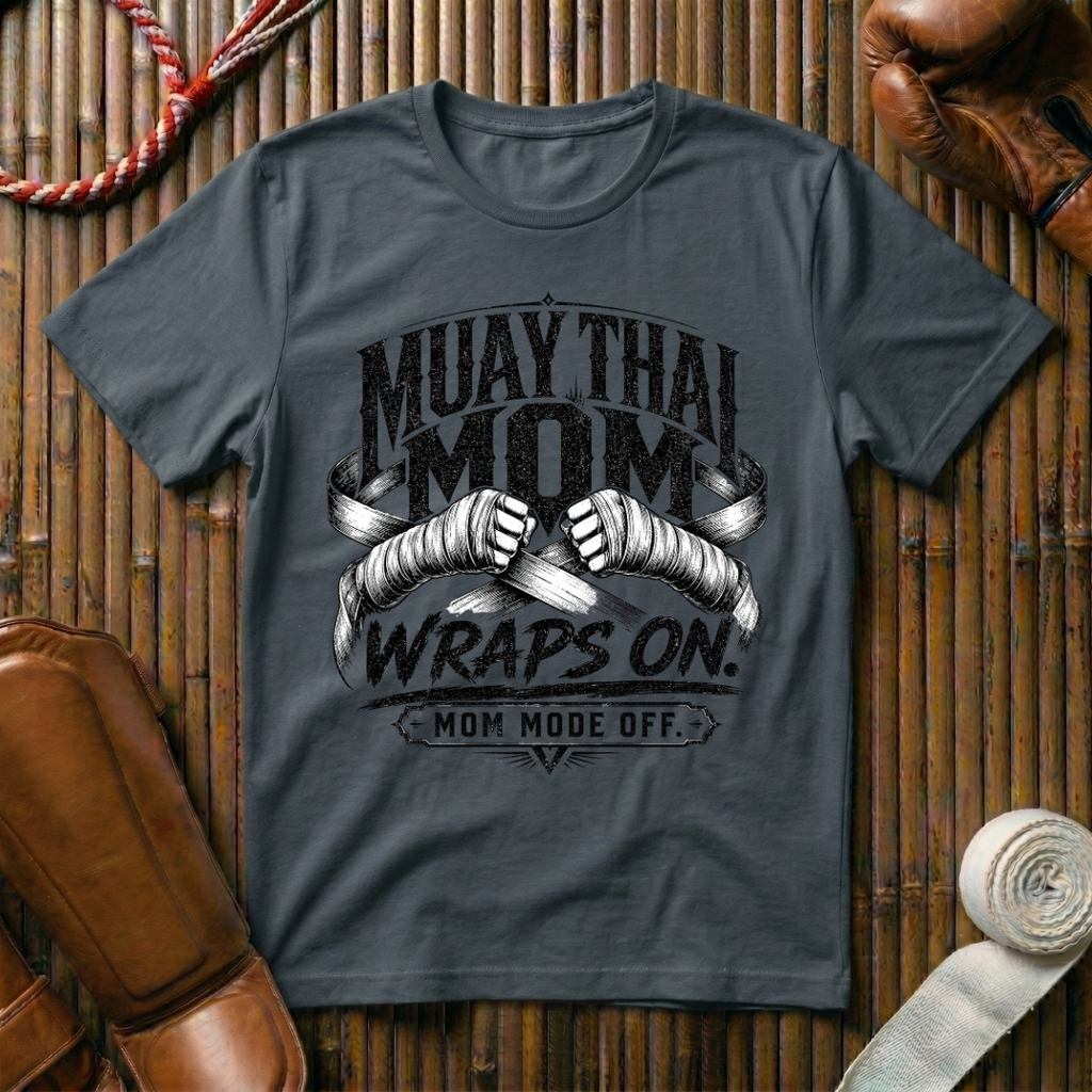 Muay Thai Mom - T‑Shirt