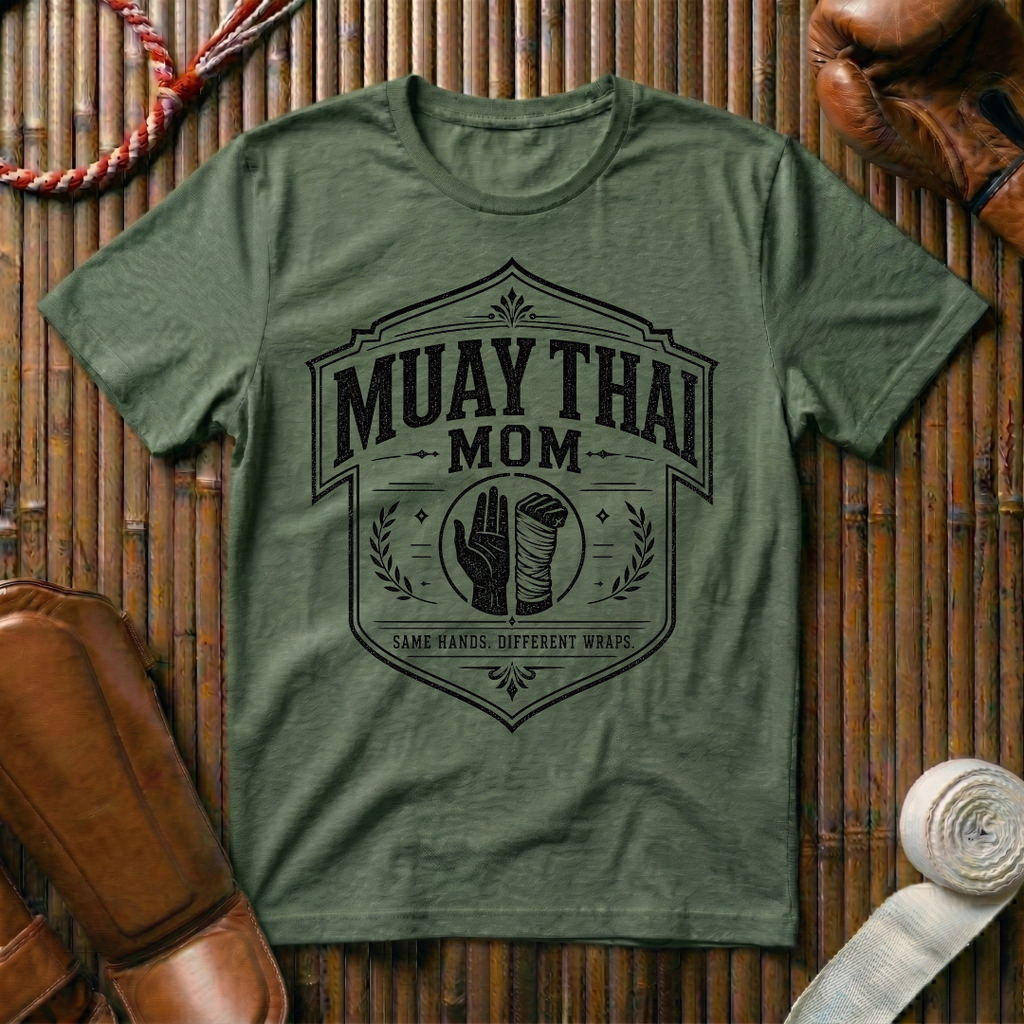 Muay Thai Mom - T‑Shirt
