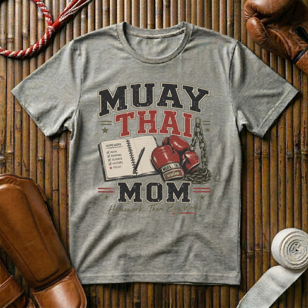 Muay Thai Mom - T‑Shirt