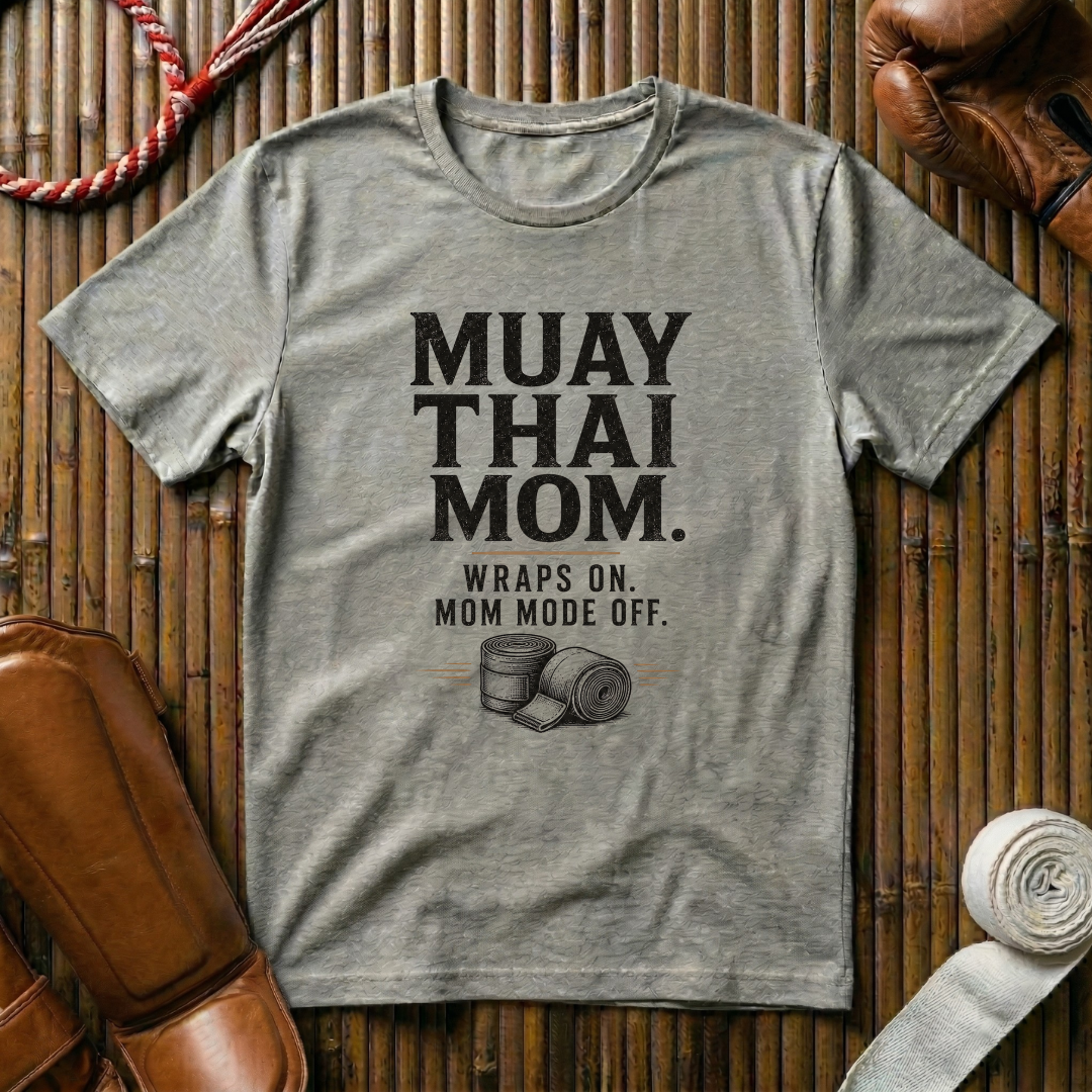 Muay Thai Mom - T‑Shirt