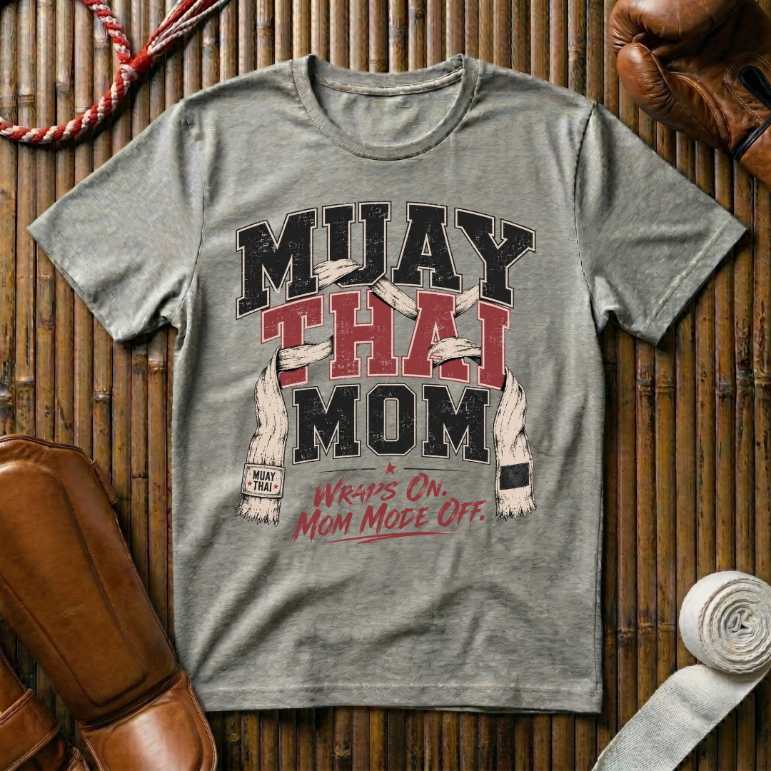 Muay Thai Mom - T‑Shirt