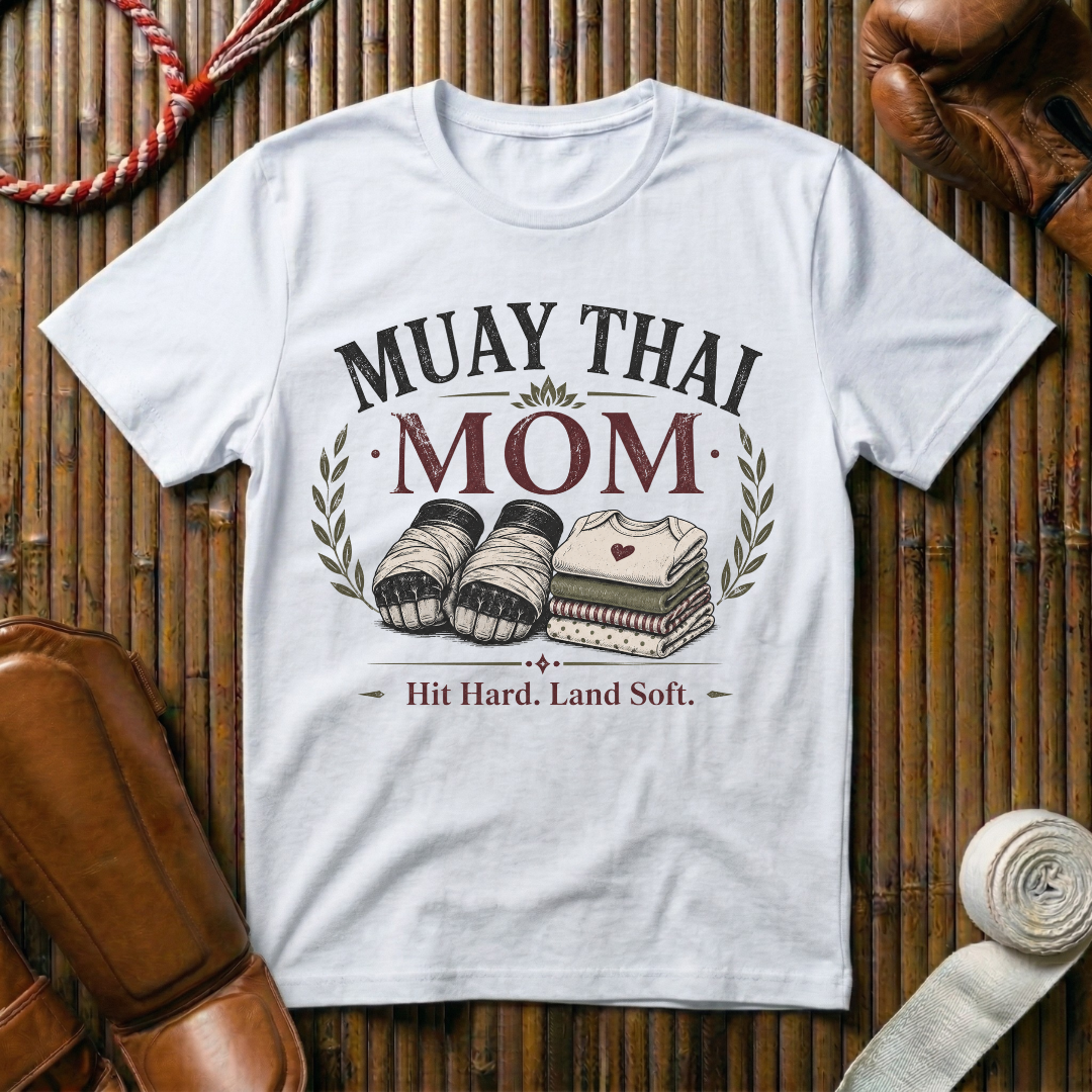 Muay Thai Mom - T‑Shirt